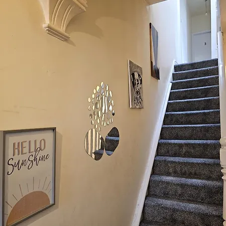 Vikky'S Bnb Birmingham Exterior photo